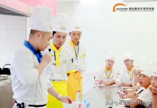 初中毕业学厨师怎么样 就业前景好吗？